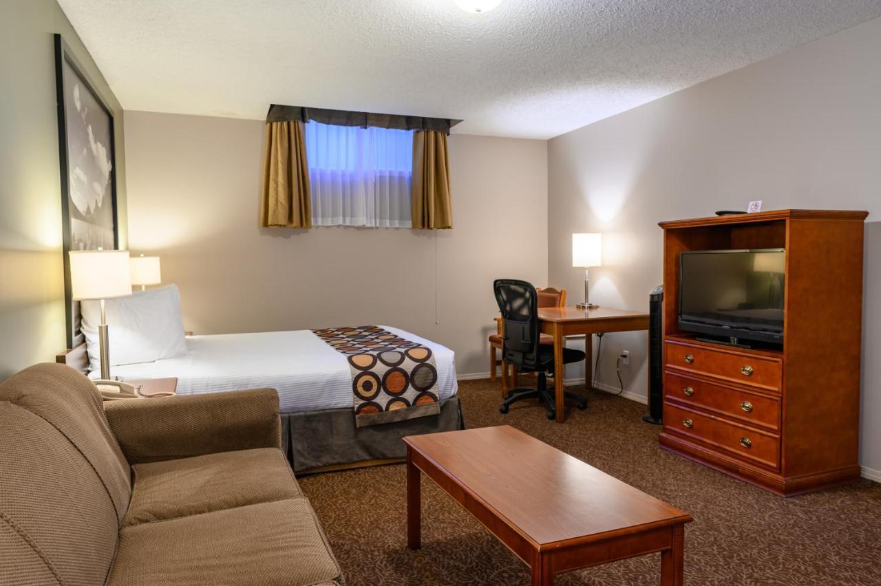 Hotel Super 8 By Wyndham Cochrane Extérieur photo