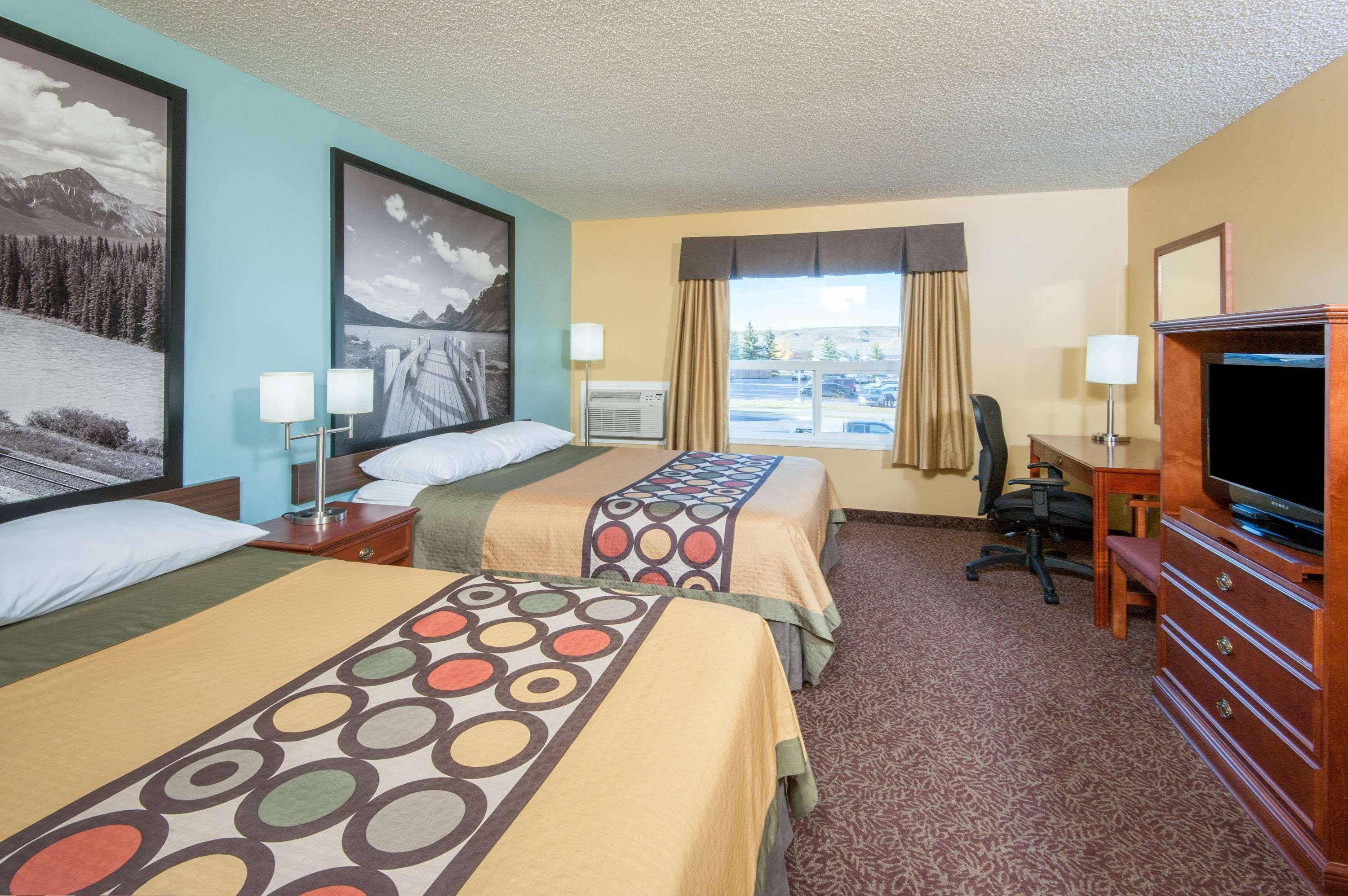 Hotel Super 8 By Wyndham Cochrane Extérieur photo