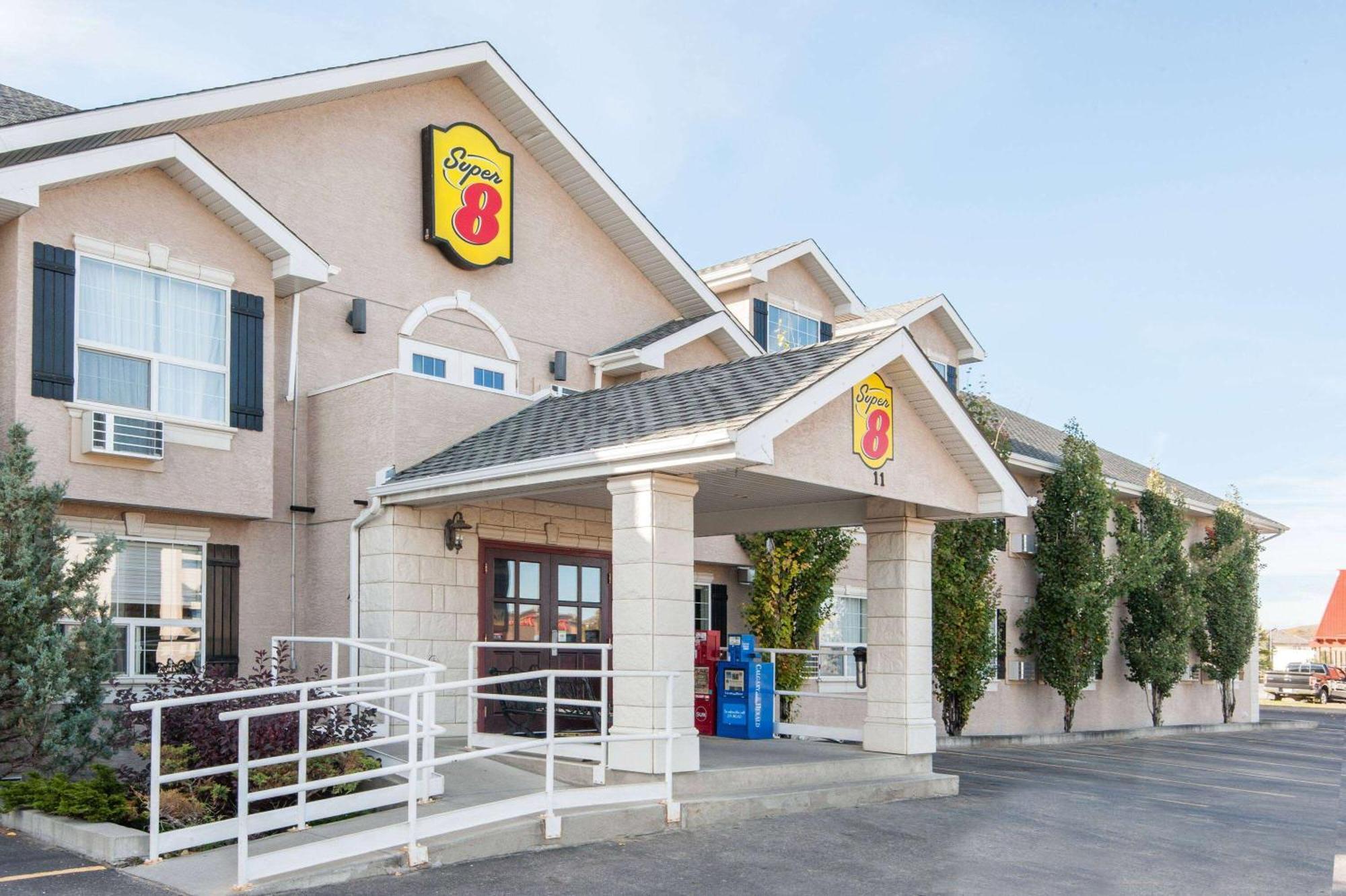Hotel Super 8 By Wyndham Cochrane Extérieur photo