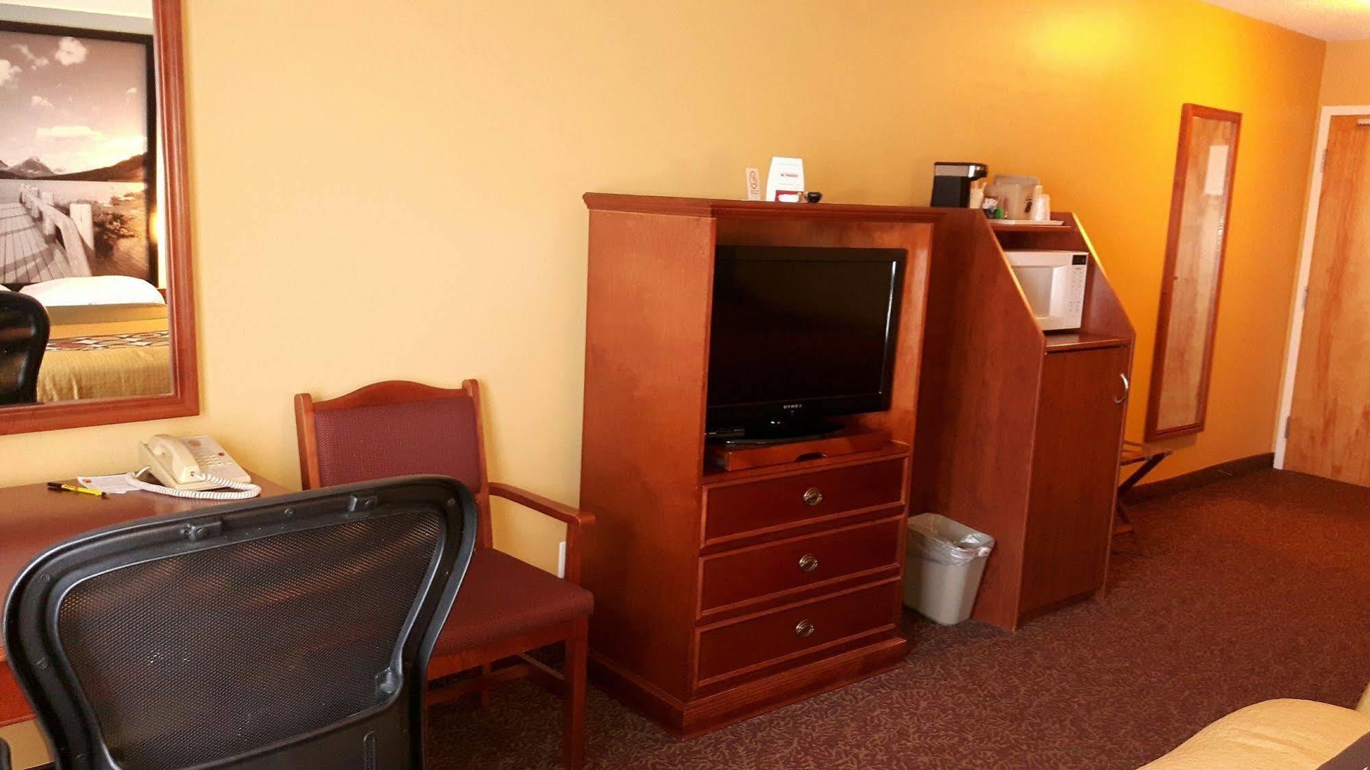 Hotel Super 8 By Wyndham Cochrane Extérieur photo