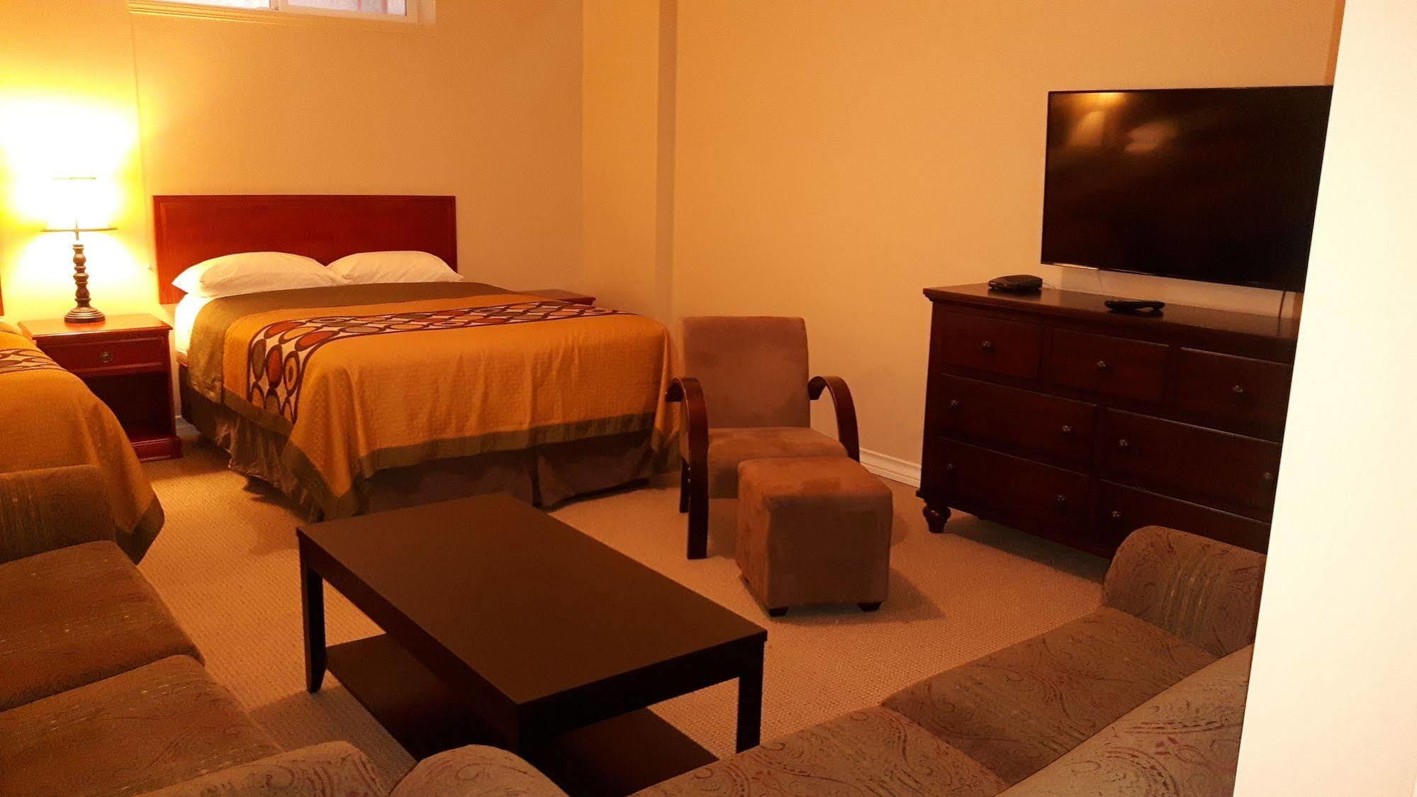 Hotel Super 8 By Wyndham Cochrane Extérieur photo