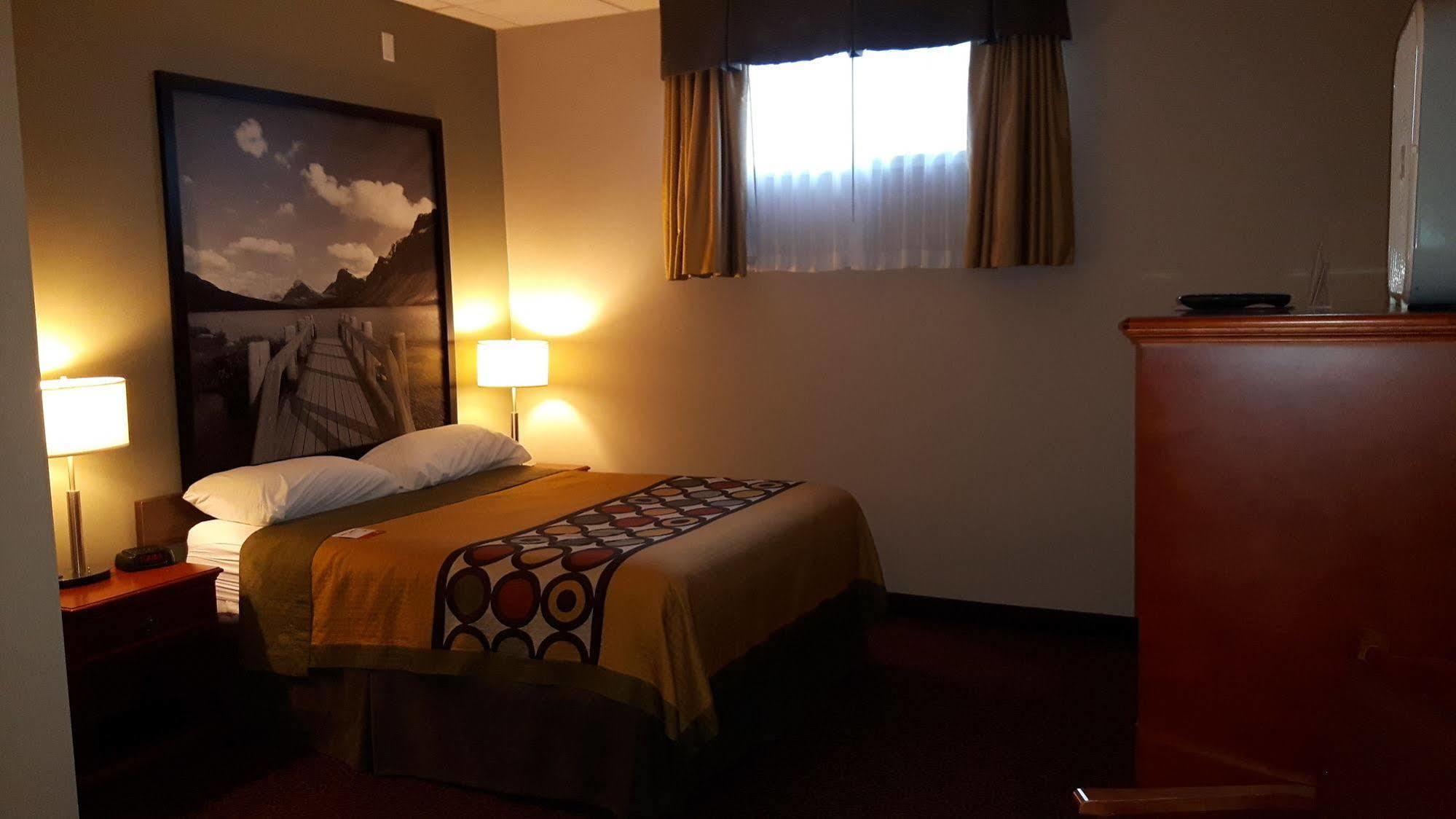 Hotel Super 8 By Wyndham Cochrane Extérieur photo